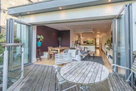 5 bedroom semi-detached house to rent - Photo 4