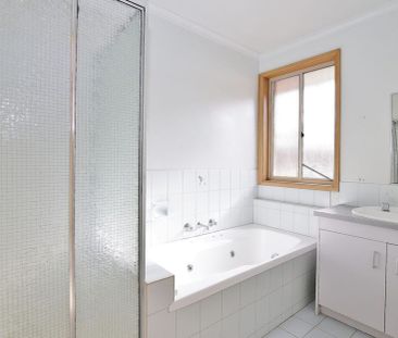 3 Bedroom Family Home in Central Location - Photo 6