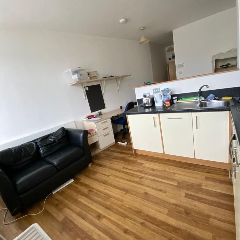 Studio to rent - Photo 1