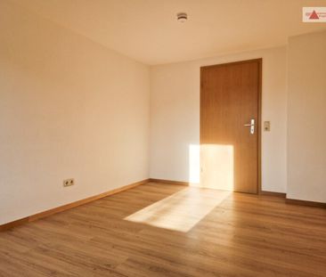 Geräumige 2-Raum-Dachgeschosswohnung mit Stellplatz - Photo 3