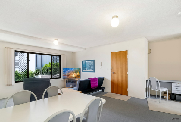 Coastal Apartment Living Steps from Kirra Beach - Photo 1