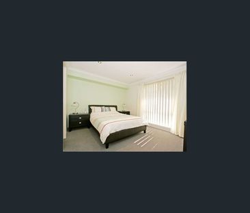 Quiet Home With Park View - Photo 4