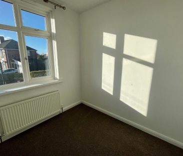 4 bedroom semi-detached house to rent - Photo 4