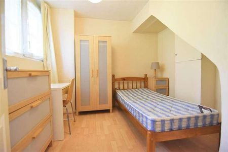 Hersham Close, London - Availableh August, SW15 - Photo 3