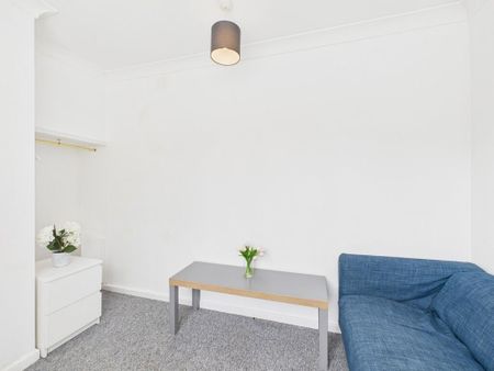 4 bedroom terraced house to rent - Photo 2