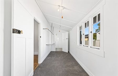 3 Bedroom Cottage Walking Distance to CBD - Photo 4