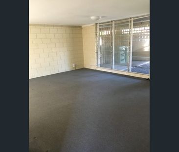 Low-Maintenance 2-Bedroom Unit in Prime Beenleigh Location - Photo 1