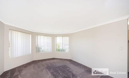 4 Bedroom, 2 Bathroom Family Home! - Photo 3