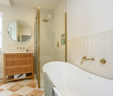 Hersham Road, WALTON-ON-THAMES, KT12 - Photo 4