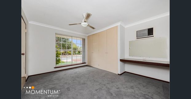 Bright Sunroom, big backyard - your perfect 3x1 rental! - Photo 1