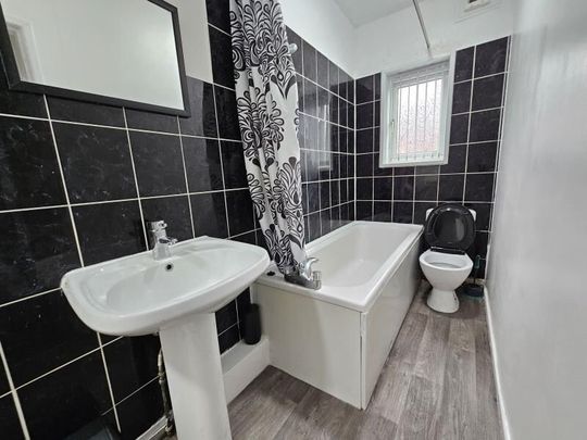 Beamsley Mount, Hyde Park - Photo 1