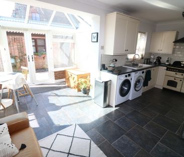 19 Hymers Close - Photo 4