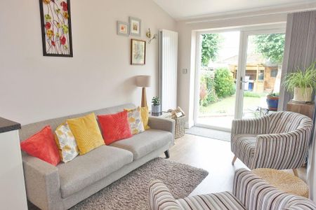 2 bedroom terraced house to rent - Photo 2