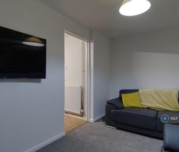1 bedroom in a house share to rent - Photo 2