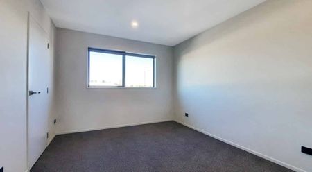 Two Bedroom Home With Direct Park Access - Photo 3