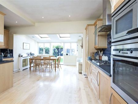A fantastic four bedroom family house with a 31ft garden in Earlsfield. - Photo 5