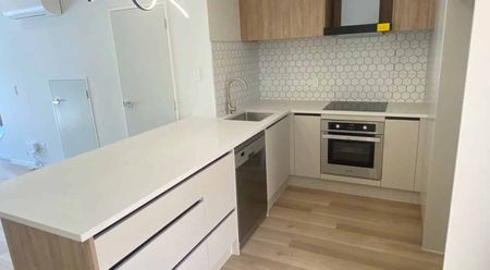 Modern Townhouse – Stylish, Sunny & Low Maintenanc - Photo 4