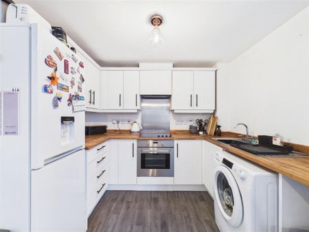 2 bedroom Flat to rent - Photo 3