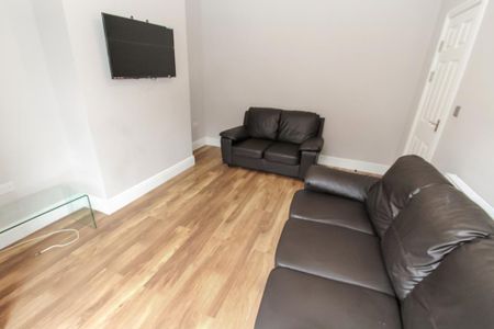 4 bedroom terraced house to rent - Photo 5