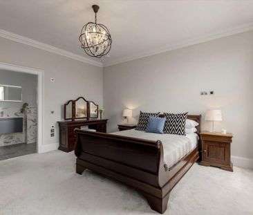 3 bedroom flat to rent - Photo 5