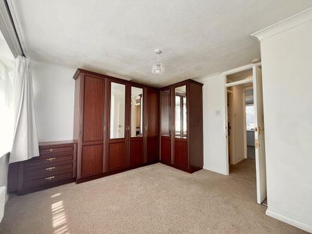 4 bedroom semi-detached house to rent - Photo 4