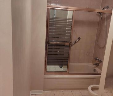 Condo spacieux 4 1/2 très lumineux situé en face de l’hôpital Cité ... - Photo 2