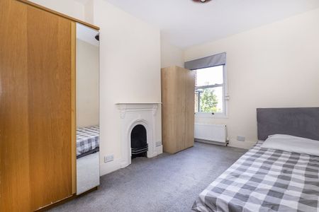 4 bedroom semi-detached house to rent - Photo 5