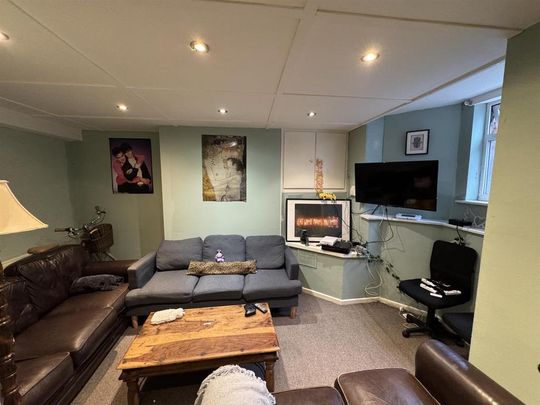 6 bedroom terraced house to rent - Photo 1