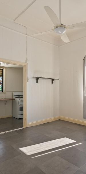 Inner City unit so close to QUT, Royal Brisbane Hospital and Central Business area. - Photo 1