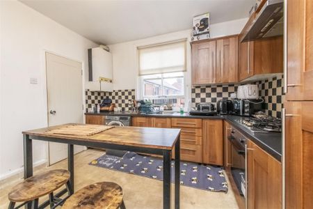 1 bed House To Let - Photo 3