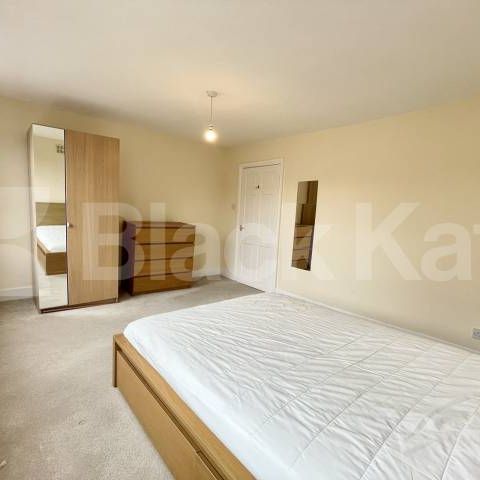 Georgian house,two bathrooms, charming patio garden & highly desirable address - Photo 1