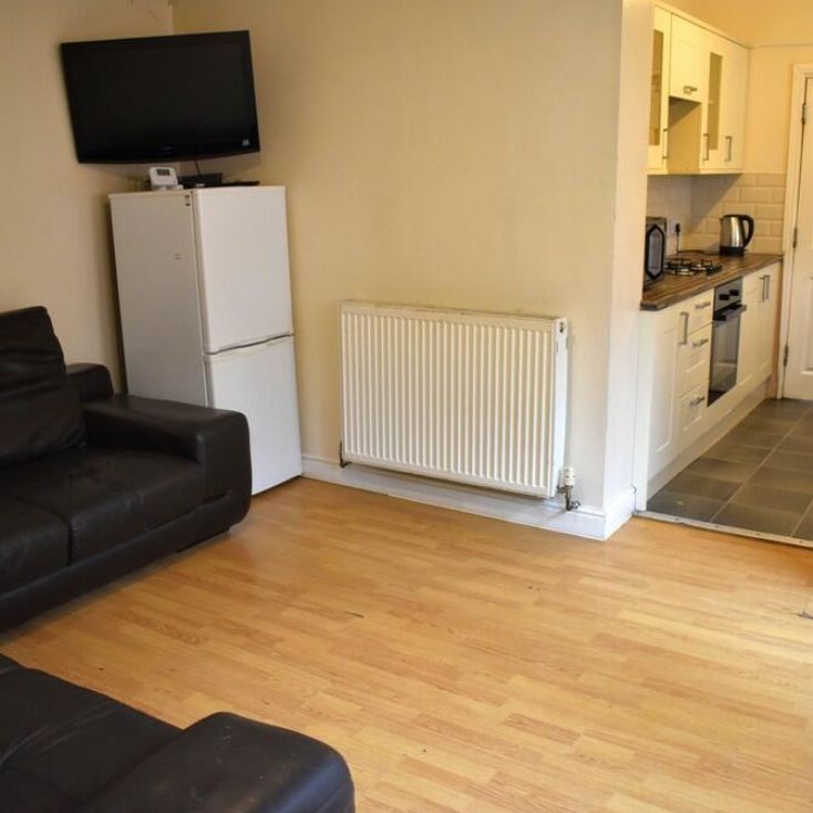 Room in a Shared House, Barnsfold Avenue Fallowfield, M14 - Photo 1