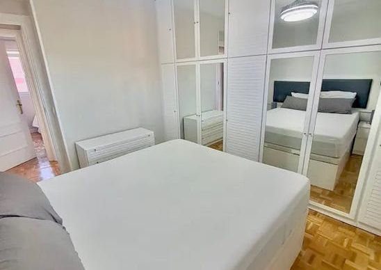 Calle de Paredes de Nava, Madrid, Community of Madrid 28017