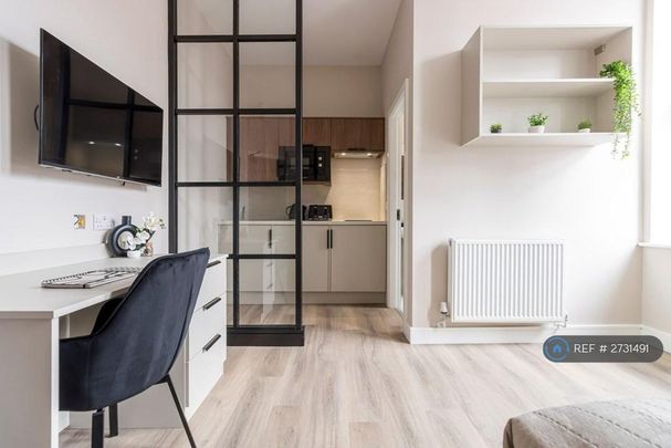 1 bedroom in a house share to rent - Photo 1