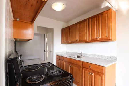 2895 Bathurst St, Toronto — 1 Bedroom - Photo 2
