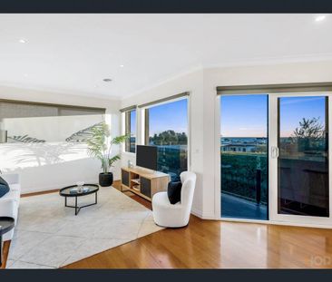 ENTERTAINER'S OASIS | WATER VIEWS | BAY VIEWS UNDER 300M TO THE SAND - Photo 3