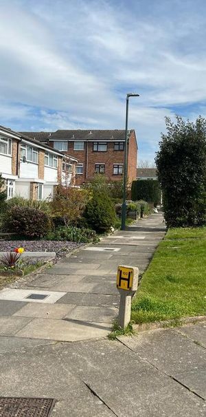 3 bedroom end of terrace house to rent - Photo 1