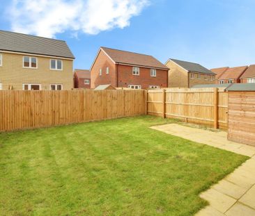 3 bedroom semi-detached house to rent - Photo 5