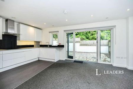 Chestnut Close, BN2 - Photo 4