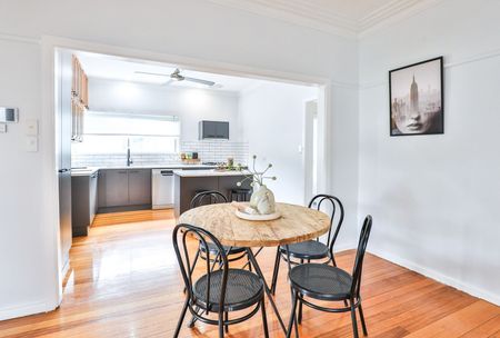 Three Bedroom House - Photo 4