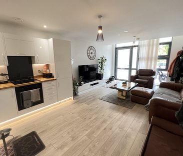 Edinburgh Gate - Photo 2