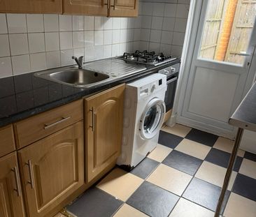 4 Bed Terraced House, Garratt Lane, SW17 - Photo 6