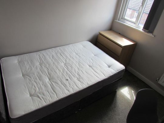 6 bedroom terraced house to rent - Photo 1