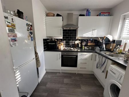 1 bedroom flat to rent - Photo 4