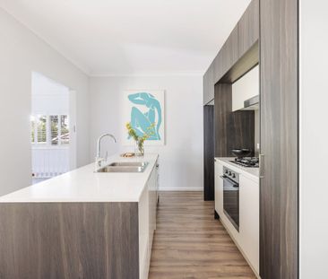 Elevated family home/ City & Water views/ North-facing garden setting - Photo 2