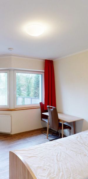 Möbliertes Zimmer in Frauen-WG in zentraler Lage für Studenten und Azubis - Photo 1