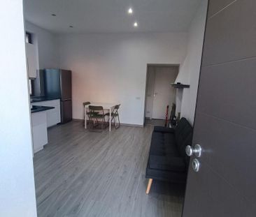 Ampia stanza privata in appartamento ristrutturato - Photo 2
