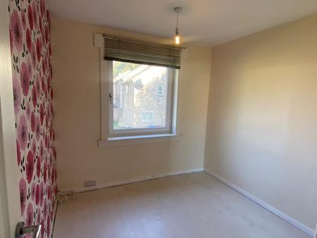 3 bedroom flat to rent - Photo 5