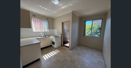 For Rent: Spacious 2-Bedroom Unit in Prime Location! Conveniently Located Near Shops & Train Station - Photo 4