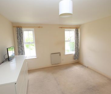 2 bedroom Flat to let - Photo 2